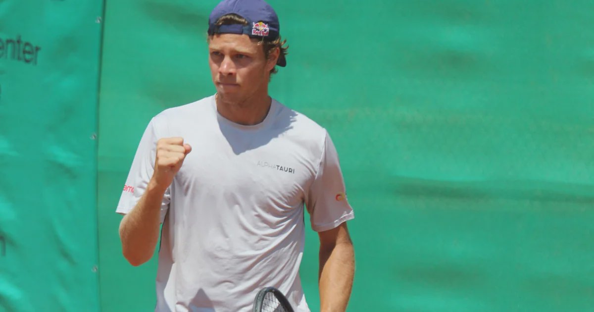 Joel Schwärzler in een tenniswedstrijd