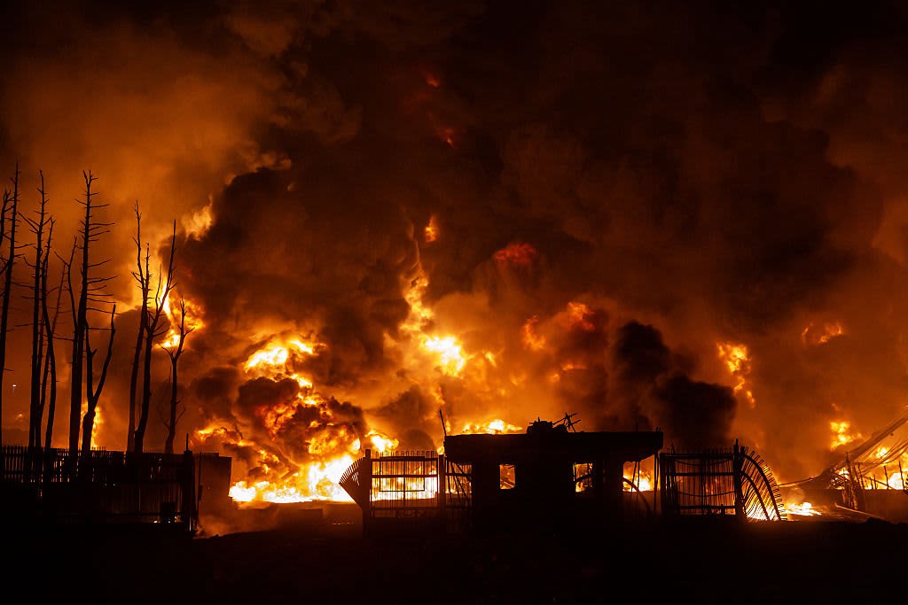 Handelaren werken op de vloer van de New York Stock Exchange terwijl de VIX piekt