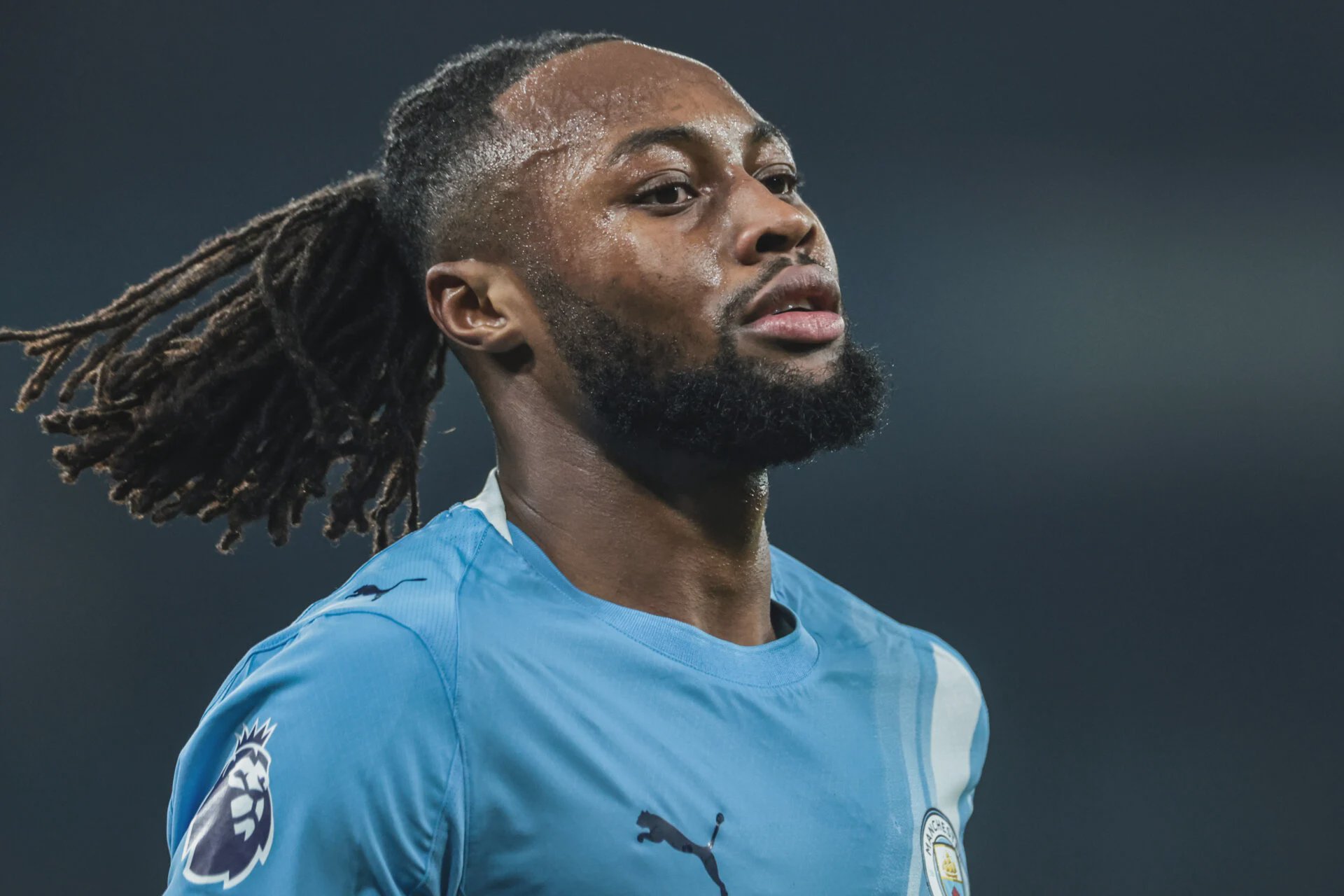 Spieler von Tottenham Hotspur jubeln im Tottenham Hotspur Stadium über ein Tor