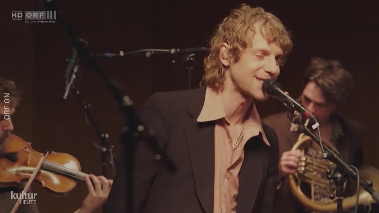 Voodoo Jürgens announces new album Gschnas