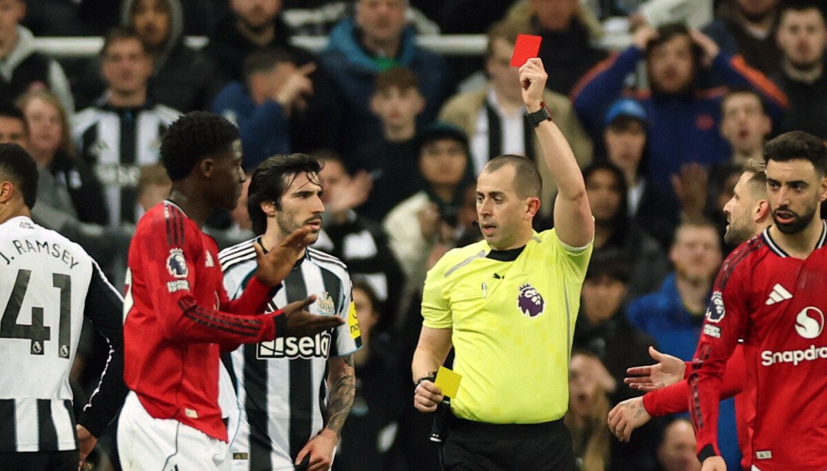 Dramatic scene from the Newcastle versus Manchester United match