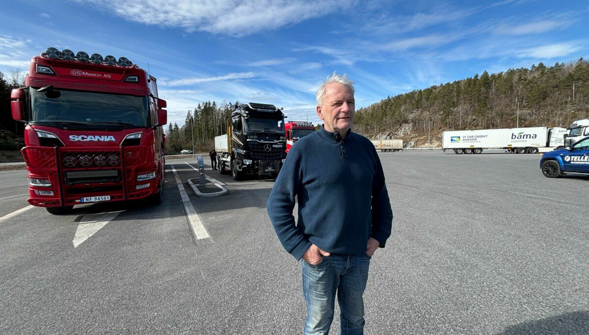 Stau und Autos beim Schleichprotest