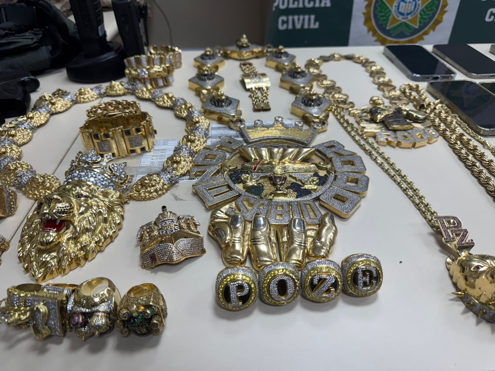 MC Poze do Rodo durante apresentação