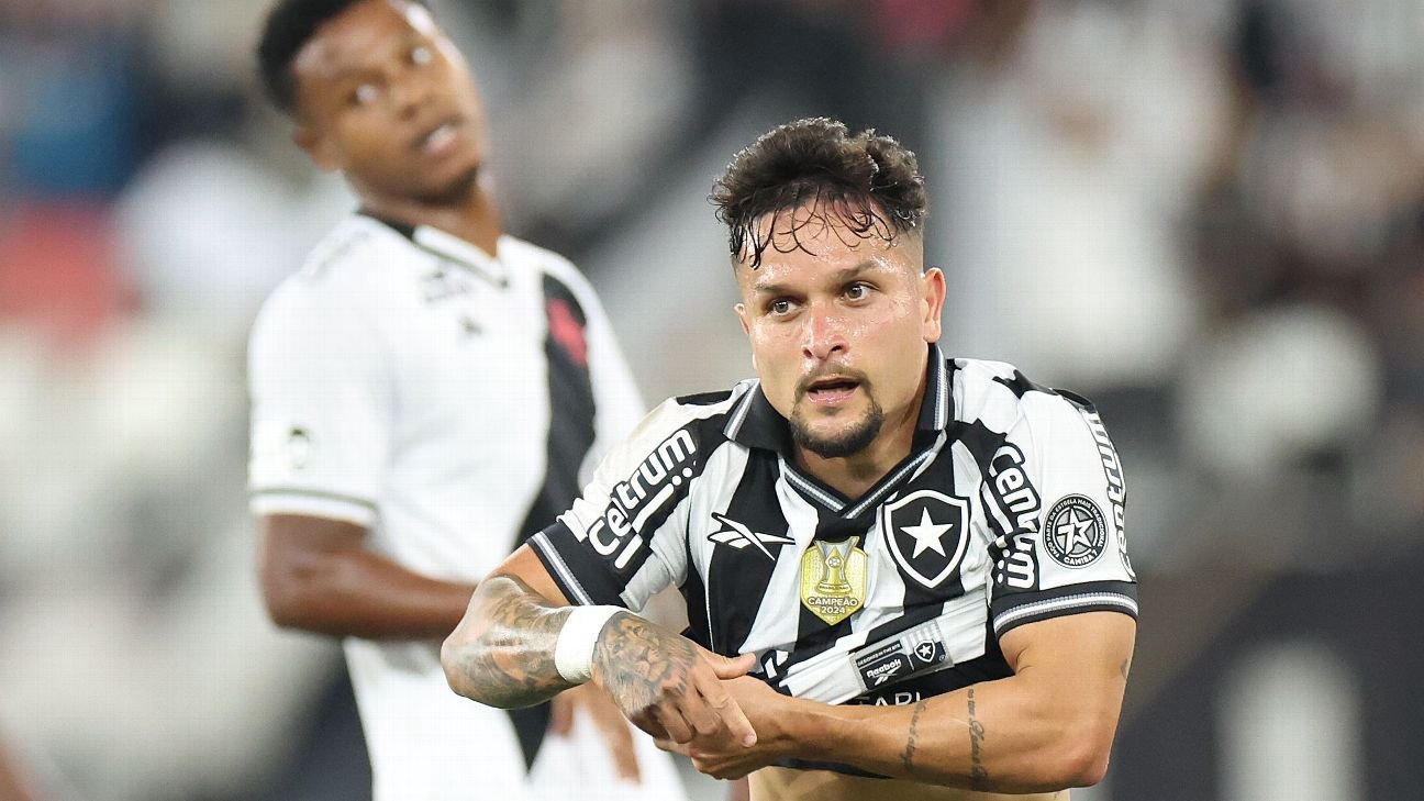 Arthur Cabral mit der Trikot von Botafogo während eines Spiels