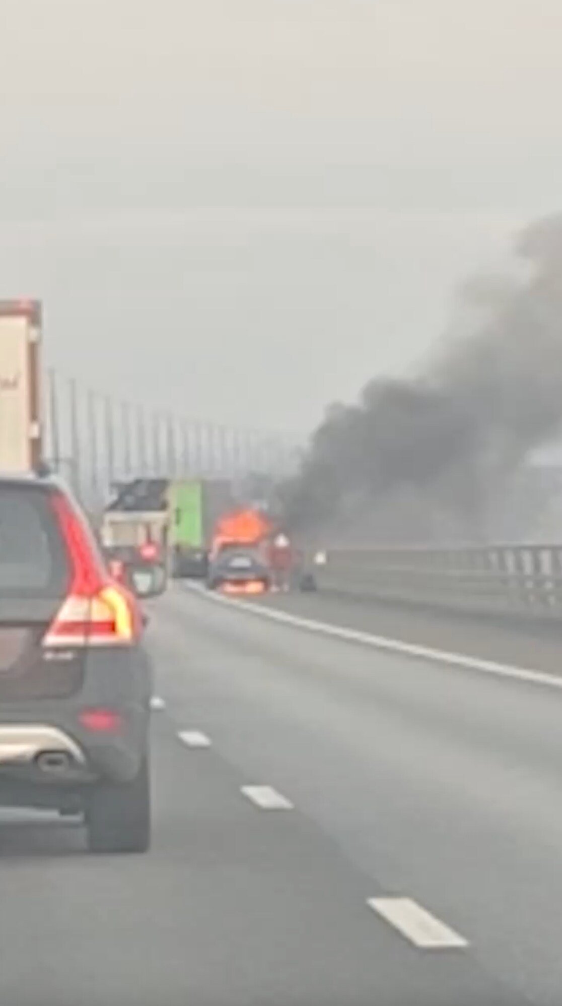 Humo sobre el puente de Öresund tras el incendio