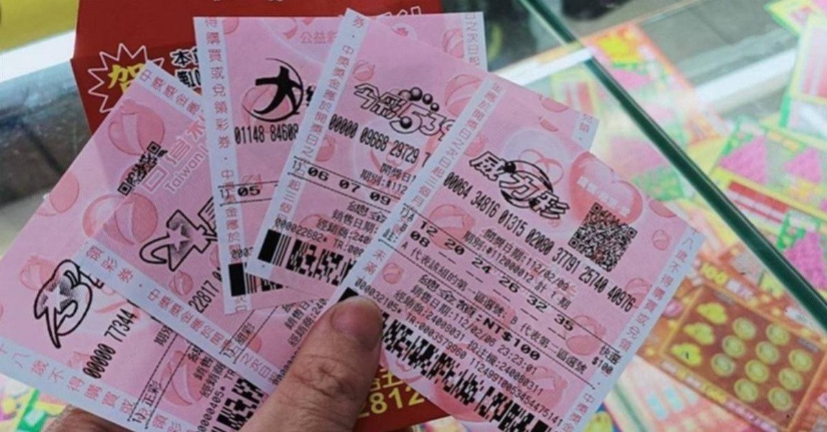 威力彩-Jackpot klettert auf 2 Milliarden, Menschenschlangen vor der Lotterie-Annahmestelle