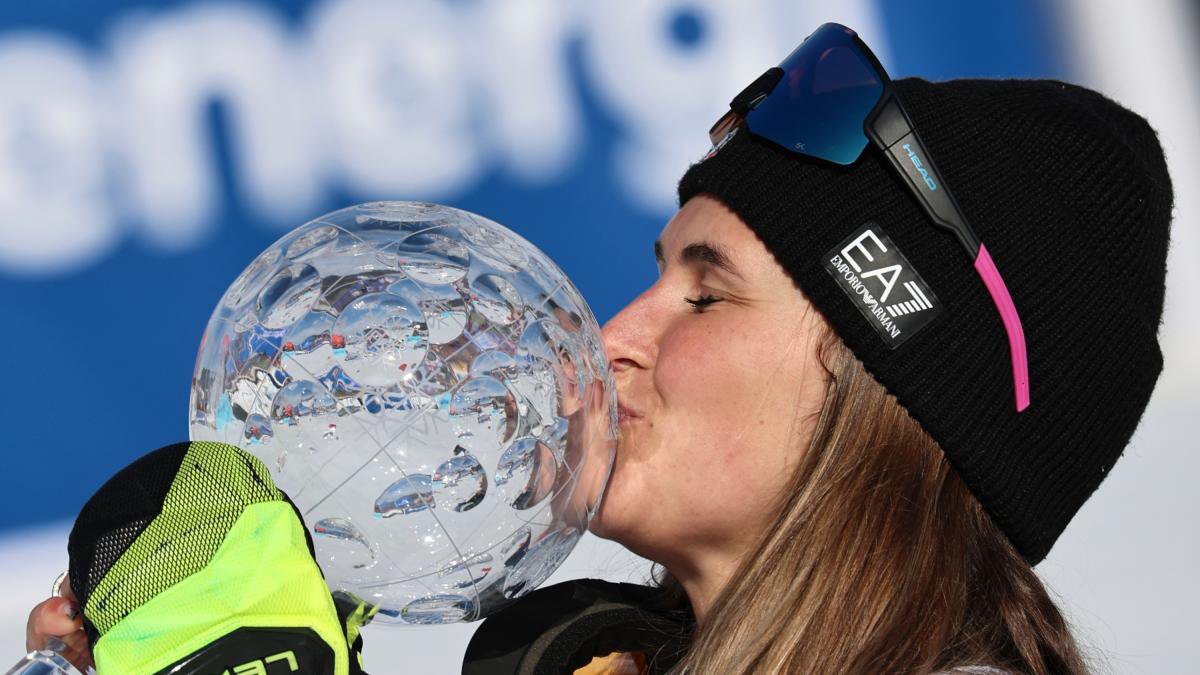 Laura Pirovano na área de chegada em Lillehammer