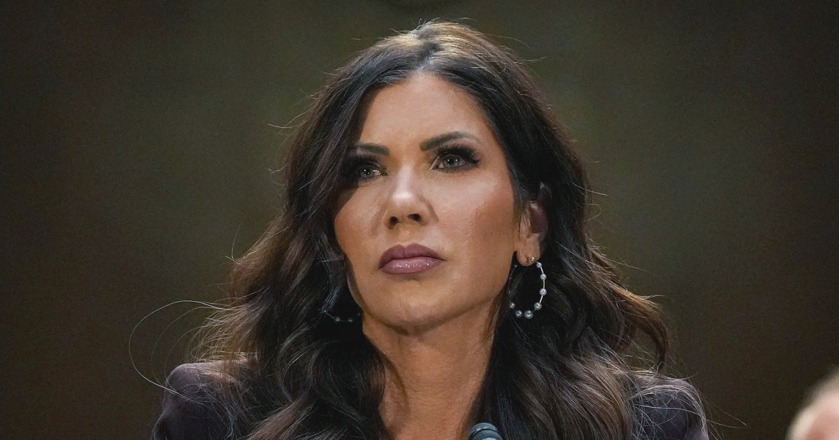 Kristi Noem spricht bei einer Veranstaltung