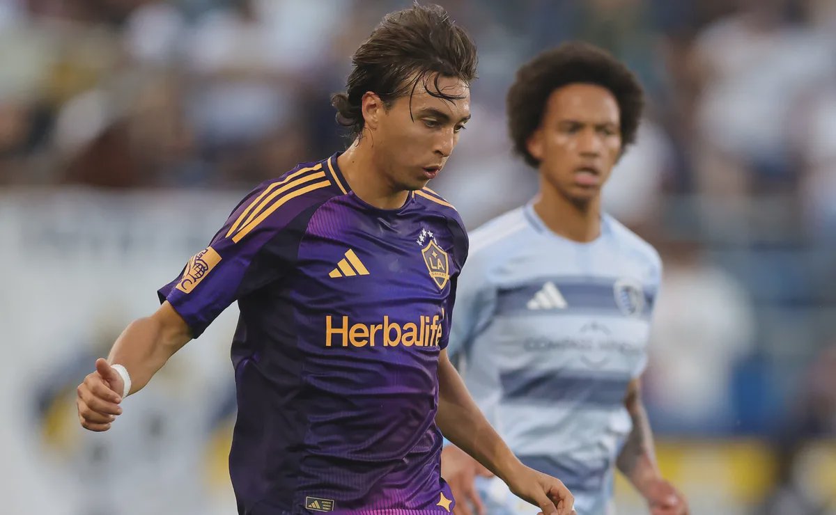 LA Galaxy defender Julian Aude in action