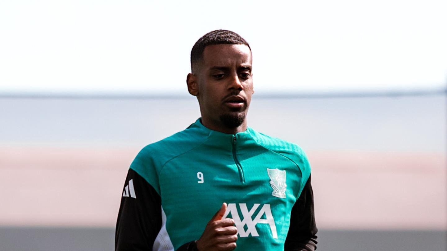 Alexander Isak i Liverpool-drakt – klar for PSG
