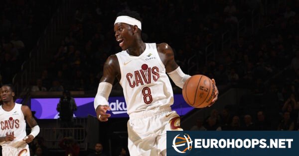 Dennis Schroder dribbles under pressure from Golden State Warriors