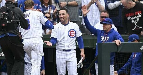 Acción en el juego entre Angels y Cubs