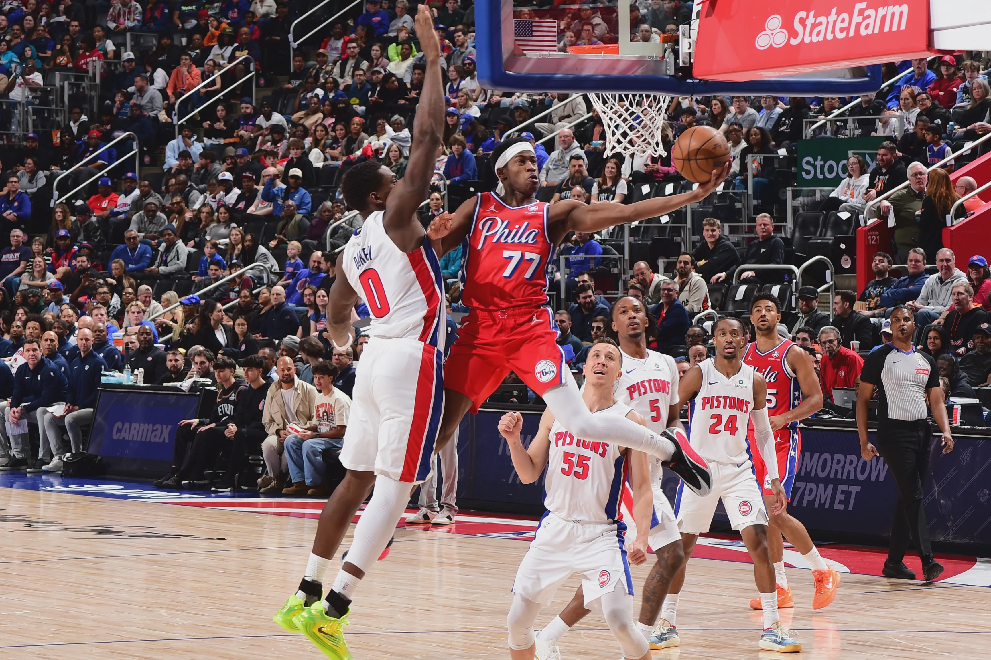 76ers vs Pistons action shot
