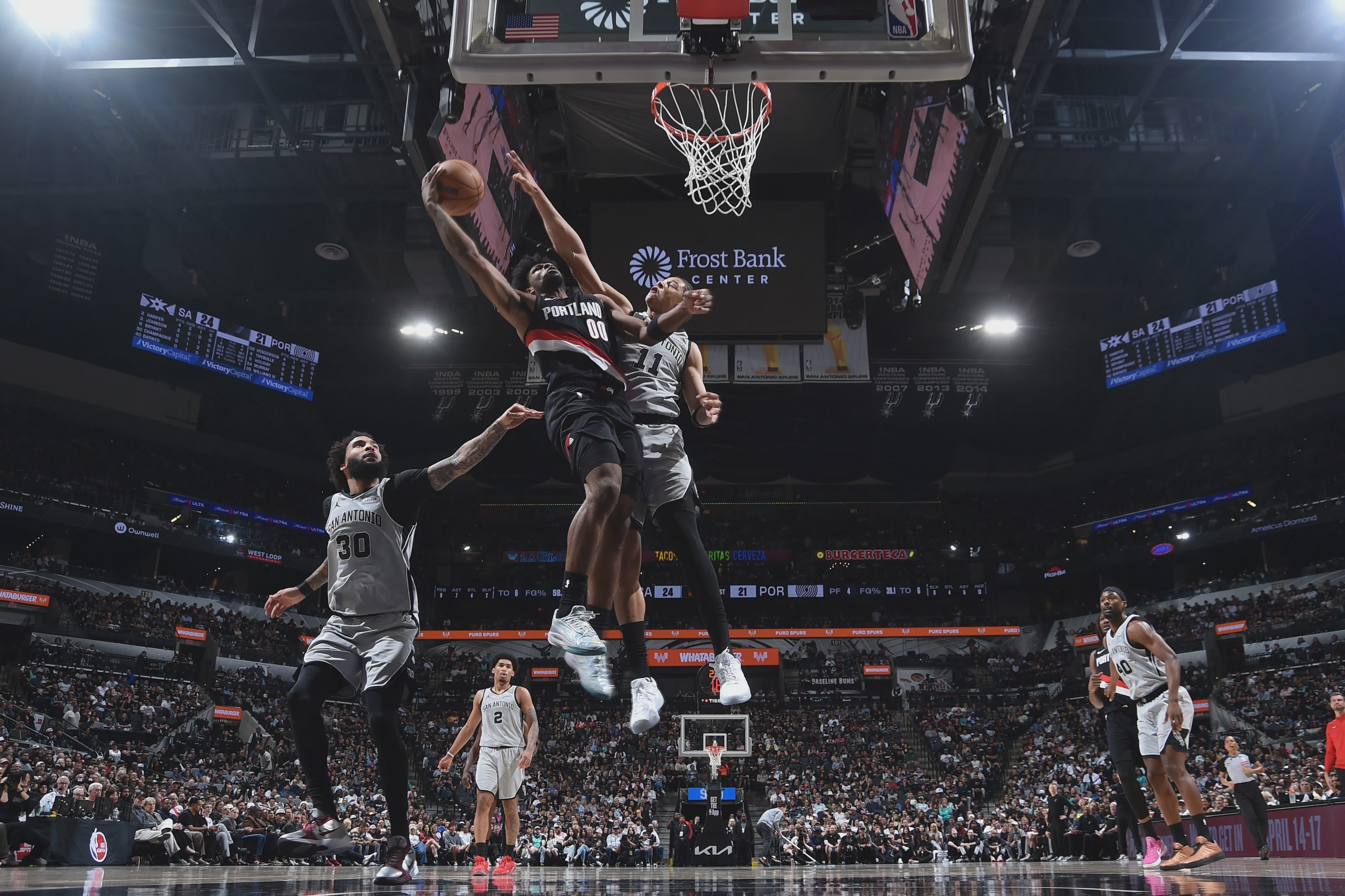 Spurs make a decisive play against the Trail Blazers