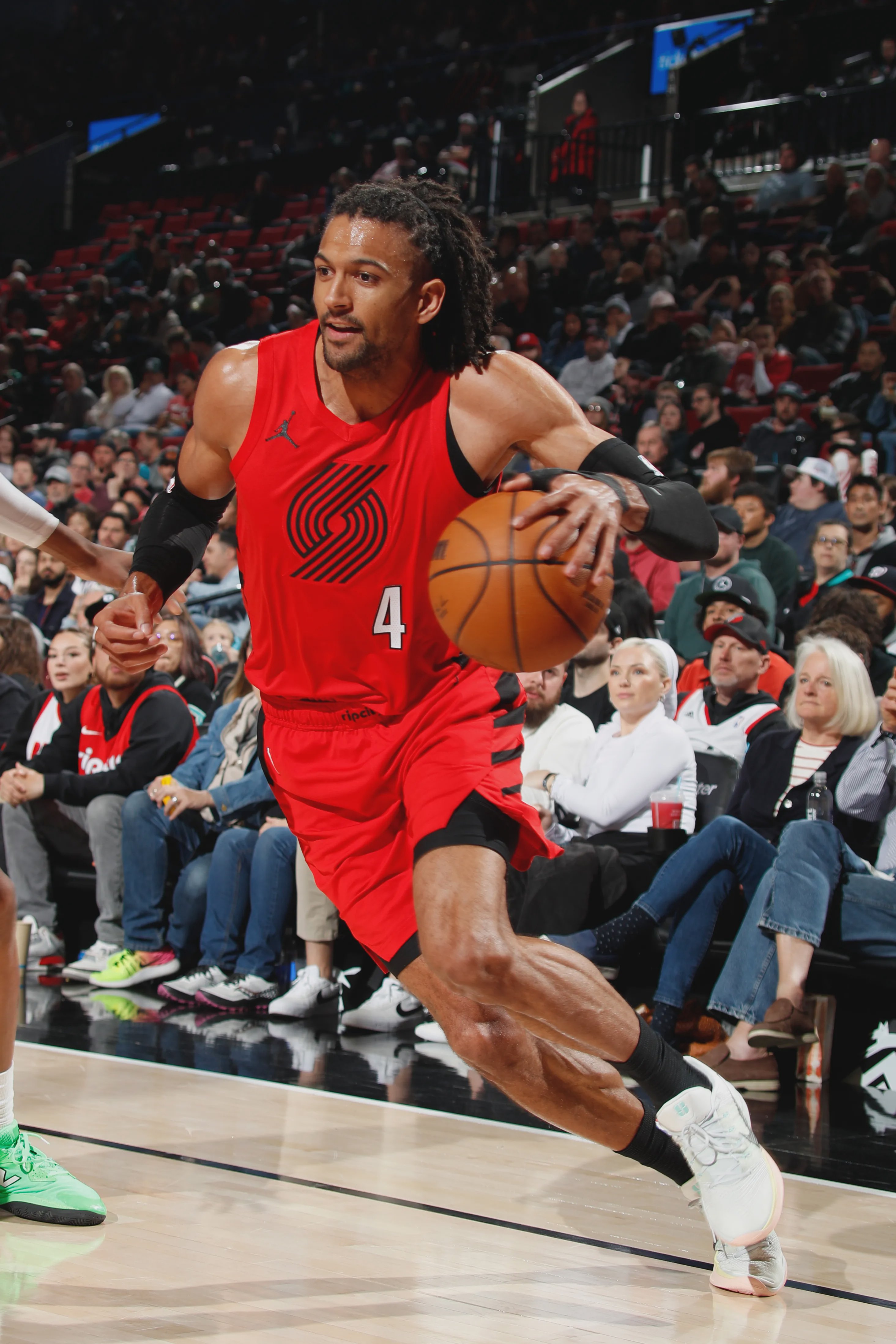 Scoot Henderson drives to the basket during a Portland Trail Blazers game