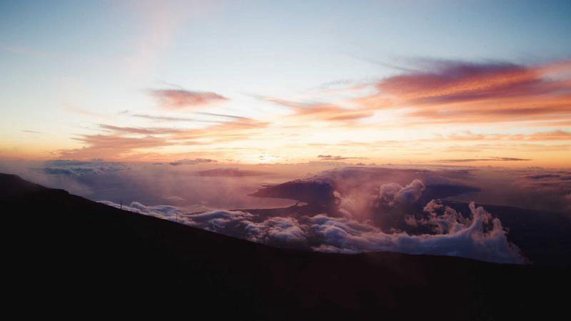 صورة غلاف غاو هاي لينغ بالملابس البحرية