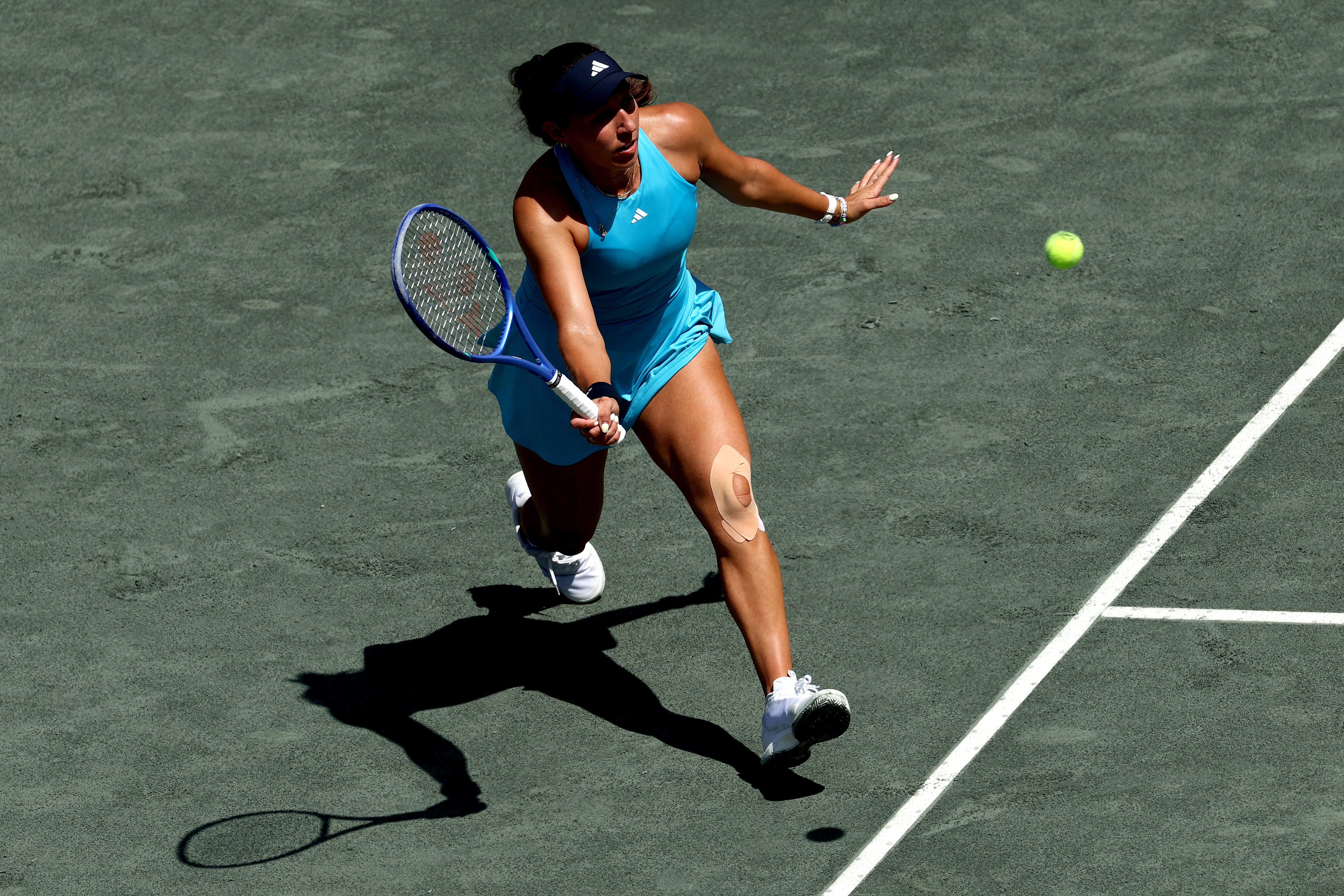 Jessica Pegula firar en poäng i Charleston