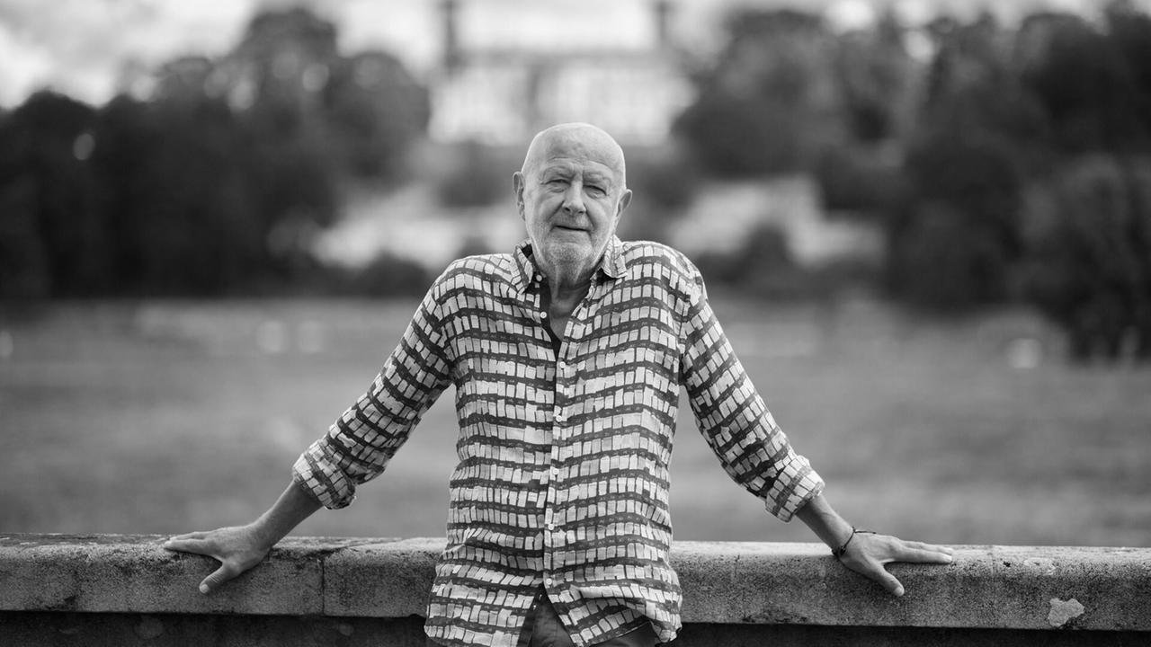 Hansi Kreische Elbejoen rannalla