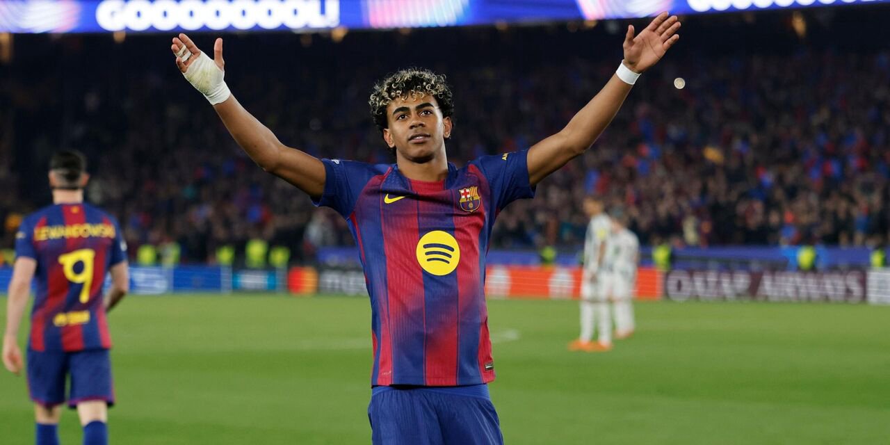 Lamine Yamal esulta in Champions League