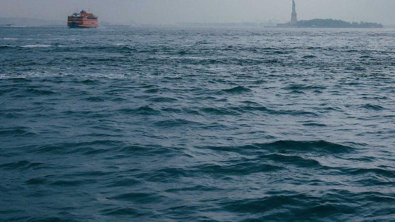 Cielos despejados sobre Córdoba con campos de olivos
